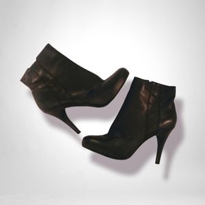 Nine West Extendo Black Leather Booties